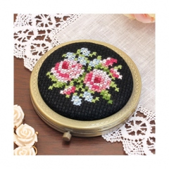 花刺しゅうの優しい小物 - 英語